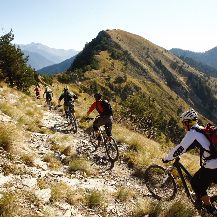 séjour vtt enduro dans le mercantour, fabuleuse traversée des alpes à vtt