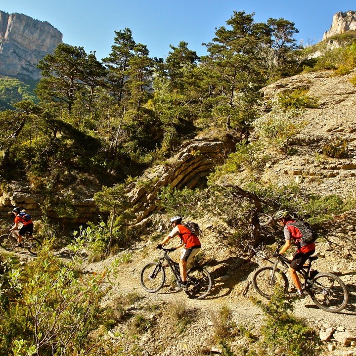 séjour vtt dans le diois, grande traversée vtt du vercors, Grande traversée du Vercors, Enduro Trip® Pays Diois, la bonne étoile du Diois, le Gratin dauphinois à vtt, séjour vtt enduro dans le diois