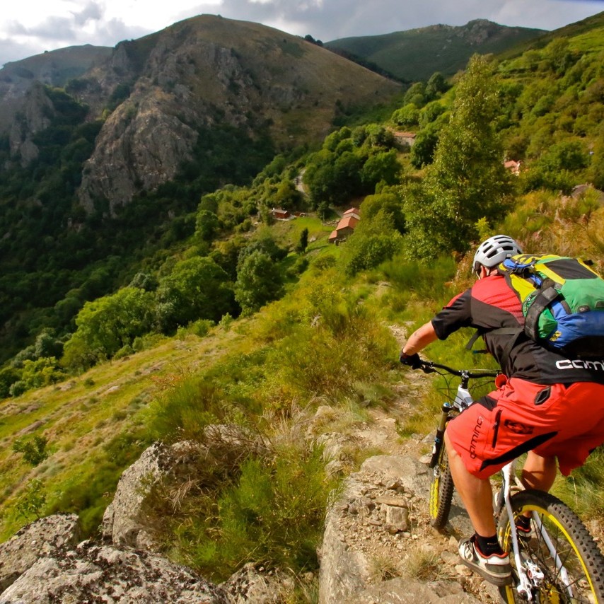 séjour vtt en haute loire, séjour vtt en Haute-Loire, raid vtt grande traversée de l'Ardèche, grande traversée du Massif central, la bonne étoile du Velay