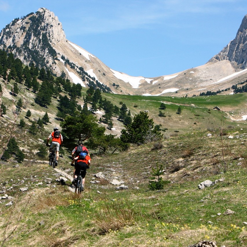 séjour vtt dans le diois, grande traversée vtt du vercors, Grande traversée du Vercors, Enduro Trip® Pays Diois, la bonne étoile du Diois, le Gratin dauphinois à vtt, séjour vtt enduro dans le diois