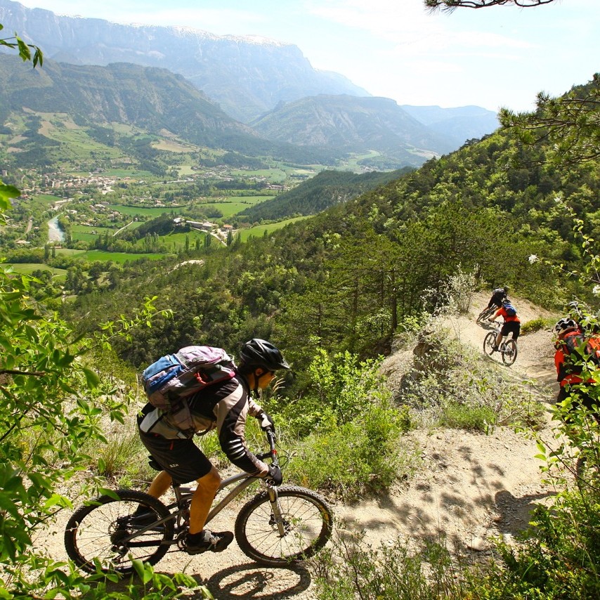 séjour vtt dans le diois, grande traversée vtt du vercors, Grande traversée du Vercors, Enduro Trip® Pays Diois, la bonne étoile du Diois, le Gratin dauphinois à vtt, séjour vtt enduro dans le diois