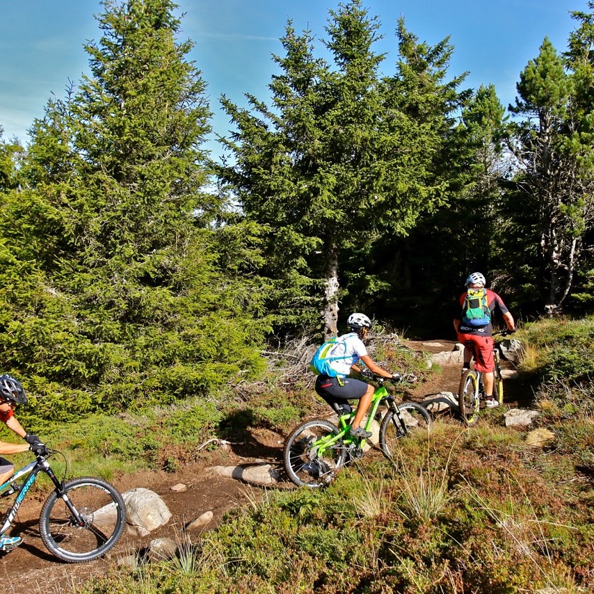 séjour vtt en haute loire, séjour vtt en Haute-Loire, raid vtt grande traversée de l'Ardèche, grande traversée du Massif central, la bonne étoile du Velay