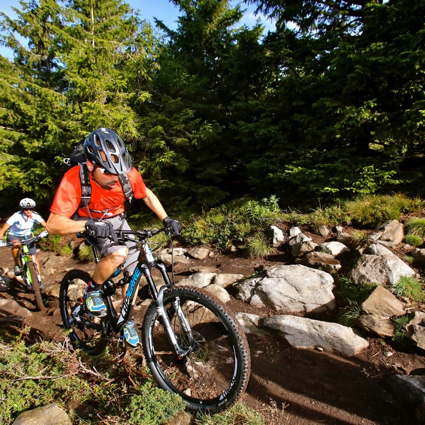 séjour vtt en haute loire, séjour vtt en Haute-Loire, raid vtt grande traversée de l'Ardèche, grande traversée du Massif central, la bonne étoile du Velay