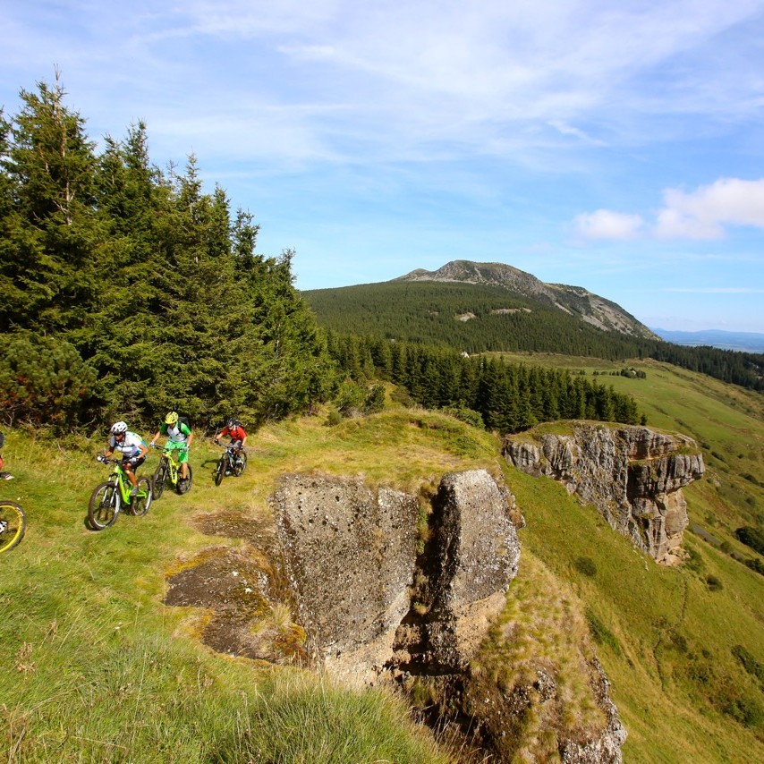 séjour vtt en haute loire, séjour vtt en Haute-Loire, raid vtt grande traversée de l'Ardèche, grande traversée du Massif central, la bonne étoile du Velay