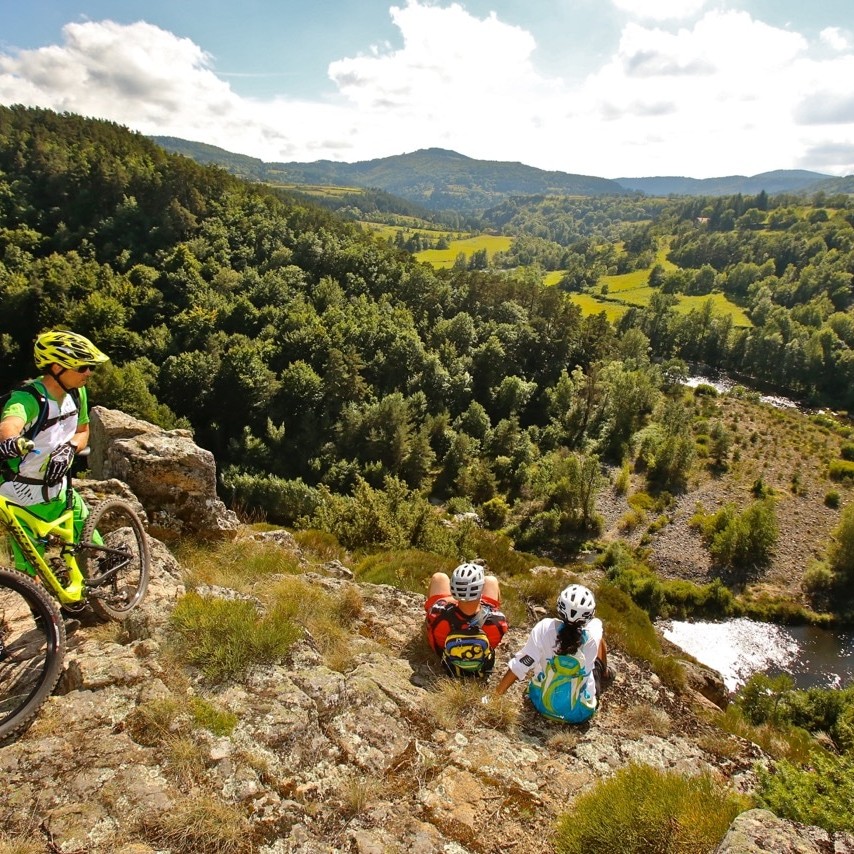 séjour vtt en haute loire, séjour vtt en Haute-Loire, raid vtt grande traversée de l'Ardèche, grande traversée du Massif central, la bonne étoile du Velay