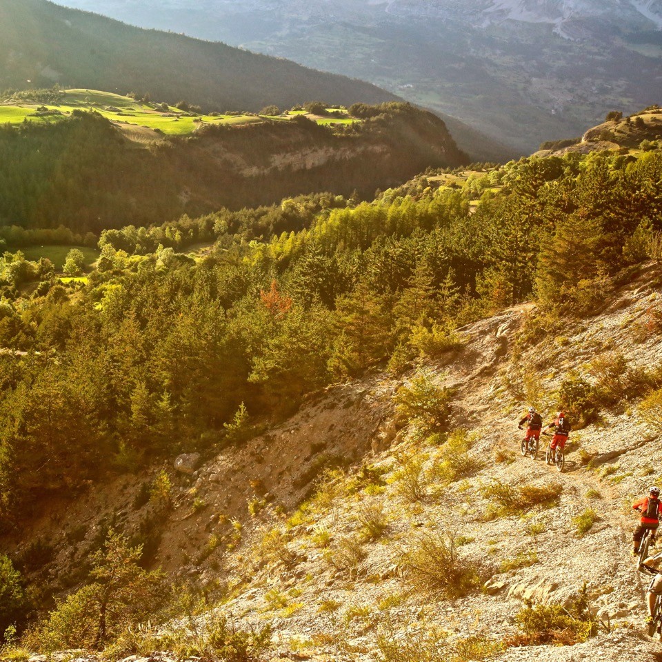 séjour vtt enduro dans le dévoluy, grande traversée vtt des hautes alpes, traverséee vtt des alpes, Fabuleuse traversée des Alpes, Grande traversée des Hautes Alpes, La bonne étoile du Dévoluy, Enduro Trip® Dévoluy, Grande traversée des Hautes-Alpes, Enduro Trip® Dévoluy, Grande traversée des Hautes-Alpes