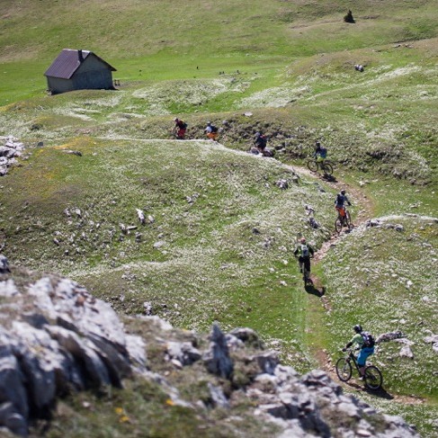 séjour vtt dans le diois, grande traversée vtt du vercors, Grande traversée du Vercors, Enduro Trip® Pays Diois, la bonne étoile du Diois, le Gratin dauphinois à vtt, séjour vtt enduro dans le diois