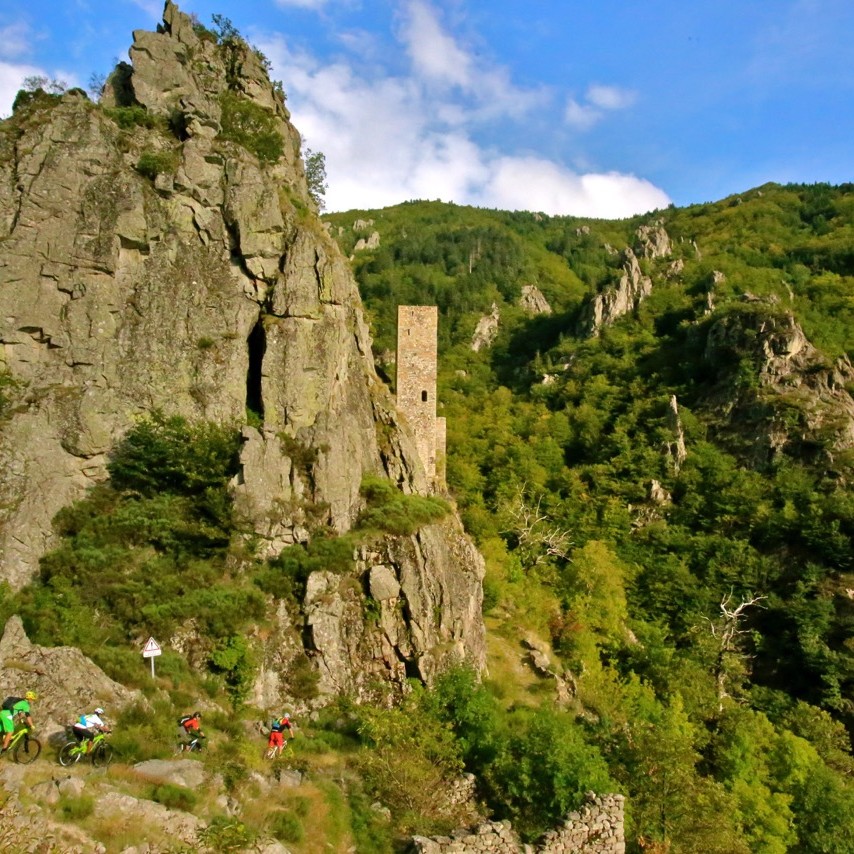 séjour vtt en haute loire, séjour vtt en Haute-Loire, raid vtt grande traversée de l'Ardèche, grande traversée du Massif central, la bonne étoile du Velay