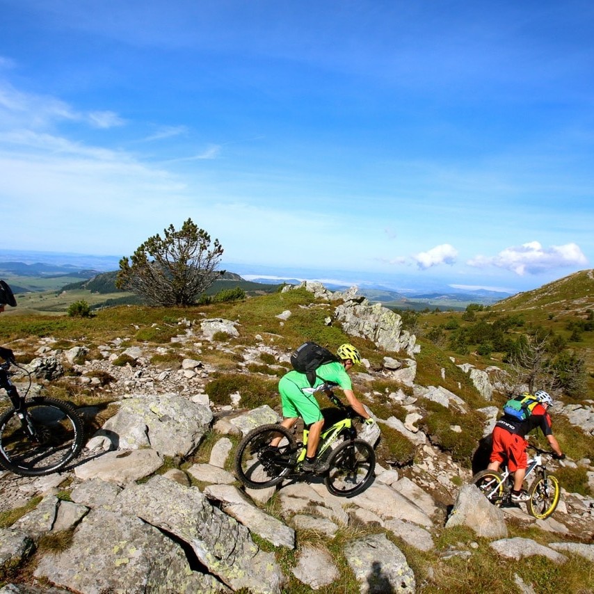 séjour vtt en haute loire, séjour vtt en Haute-Loire, raid vtt grande traversée de l'Ardèche, grande traversée du Massif central, la bonne étoile du Velay